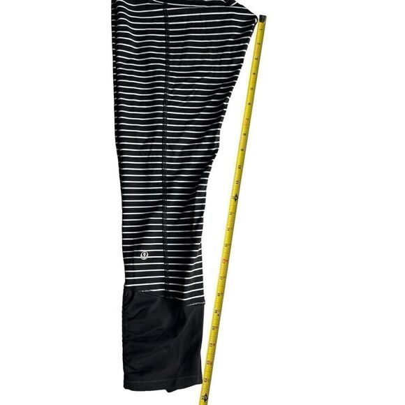 LULULEMON Runday Crop Leggings Parallel Stripe Black White Size 4 Zippers RARE - Picture 2 of 5